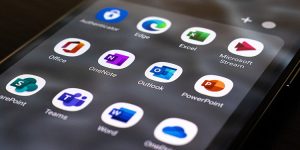 how to stop Onedrive from syncing