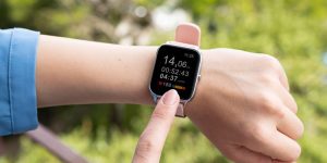 green-light-under-apple-watch